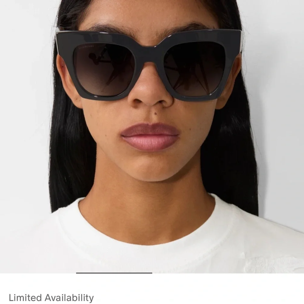 Burberry Kitty Sunglasses Black / Brown - Picture 3 of 4